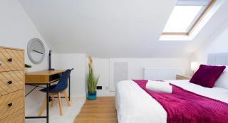 Bournemouth Luxe 3BR-3 Bath-Parking-Walk to Beach-4 Mins drive to train station - 1