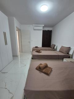 New 3 BR and 3 BA Central location - 1