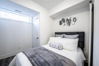 Stylish 2BR Suite with Parking and 5 Mins to The Falls - 8