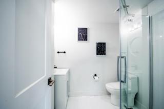 Stylish 2BR Suite with Parking and 5 Mins to The Falls - 4