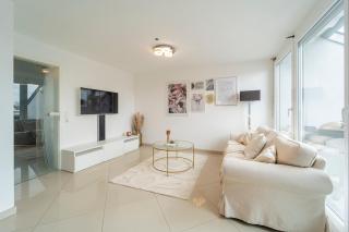 10 Guests Apartment near Mercedes Plant & Train - 0