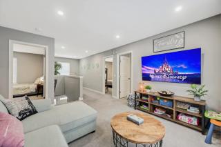 Modern 5BR, Kid-Friendly Home In Poconos with Pool Table - 3