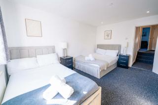 Stylish 2-Bed Cardiff Home - Walk to City Centre - 1