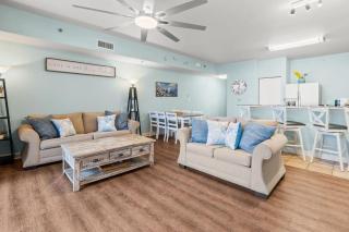 Beachfront 3BR Resort Pool Beach Chairs - 4
