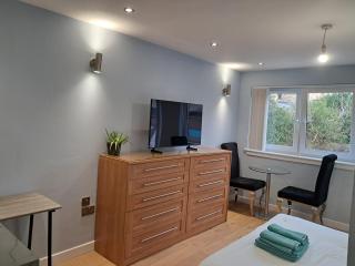 Double Ensuite room, 2-minute walk to bus stop - 5