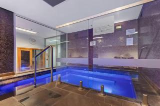 Waterfront Docklands Retreat with Pool & Gym - 7