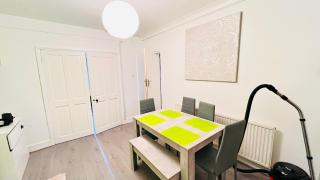 10min from Thorpe Park, 15min from Heathrow Airport - 9