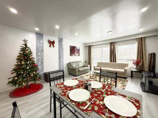 Spacious 2 BR Suite with Parking, Backyard & Desk - 1