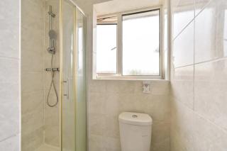 Amazing 4 bed house- Feltham, London, Heathrow - 4