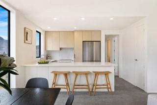 Modern 3 bed family home with breathtaking views - 8