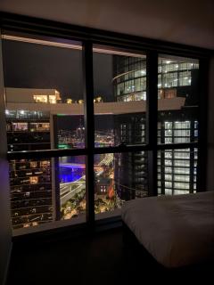 Gorgeous 3BR Apartment with Study overlooking BNE River - Brisbane - 9