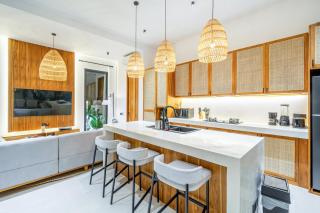 Julia - Luxurious Villa with Panoramic Jungle Views and Expansive Pool - 2