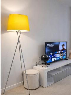 Deluxe Room W Fast WiFi, Netflix, Free Parking - 8