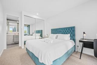 Modern 1 & 2 Bedroom Apartment with Parking, Easy Walk to Tram - 2