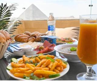 Pyramids Giza inn - 8