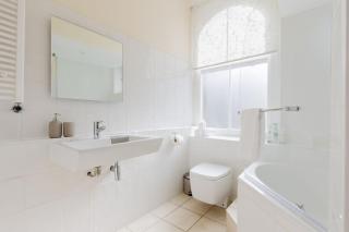 Spacious Sun Filled 1BDR Flat in Highbury - 7