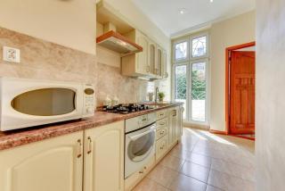 Victus Family Apartment near the City Center by Noclegi Renters - 3