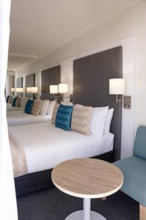 Ocean View Studio • Steps to Beach • Sleeps 4 - 6