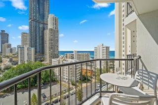 Ocean View Studio • Steps to Beach • Sleeps 4 - 8