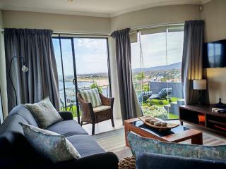 Sugar Beach Cottage, Sleeps 2 with sea view, central Gordons Bay - 1