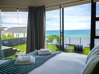 Sugar Beach Cottage, Sleeps 2 with sea view, central Gordons Bay - 8