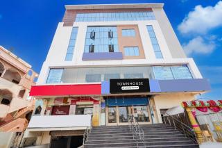 Townhouse Kanithi Road Formerly RR Function Hall Luxury Rooms - 0