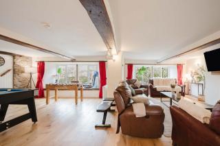 Modern 6 Bedroom home by 53 Degrees Property in Cheshire sleeps 12 - 8