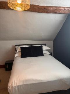 Sebastians Hotel Apartment Oswestry Town Centre Parking - 8