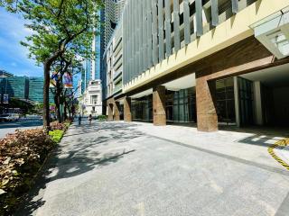 Urban Haven:Cozy 2BR Uptown BGC w Washer + Balcony - 3