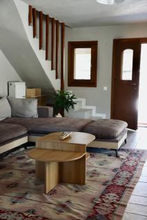 Iriti's Villa & Dahlia Studio - 2