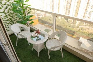 Luxurious 1BHK with Balcony Garden & City View - 4