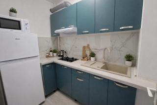 Modern Studio with Balcony near Metro Access - 8