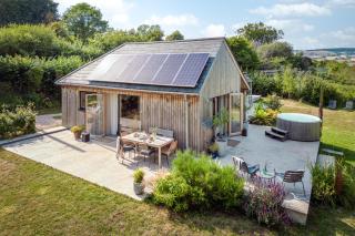 Sunnybrook Luxury Retreat with Hot Tub, Dog Friendly and EV Charging - 2