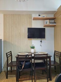 Cozy Fully Furnished 1BR near BGC & Airport - Manila - 8