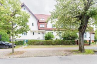 Functional Victus Rooms with a Workspace in Sopot by Noclegi Renters - 6