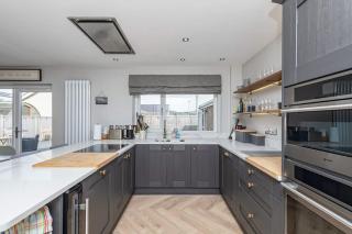 Family-Friendly Retreat between Beach & Mountains - 2