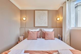Suite with terrace & AC Paris Heart of the Marais - 4