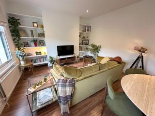 Modern 1BDR with Parking and Shared Garden - 6