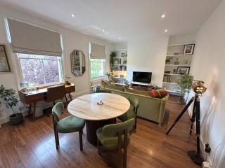 Modern 1BDR with Parking and Shared Garden - 4