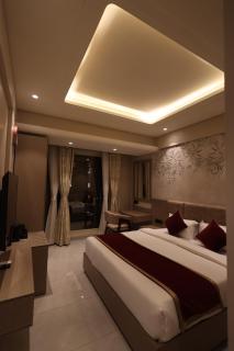 La Fenice Resort Madh Island - 2