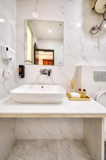 Grand Rosewood Suites inns Near Delhi International Airport - 2