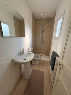 Cozy, bright house with terrace & free parking 2 rooms - 4