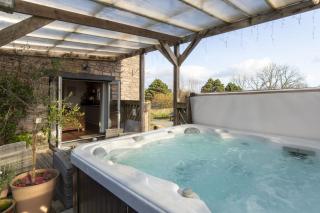Ffynnonlwyd Cottage - rural holiday cottage with hot tub - 0