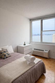 Skyline with Hudson Views Modern Battery Park Stay - 5
