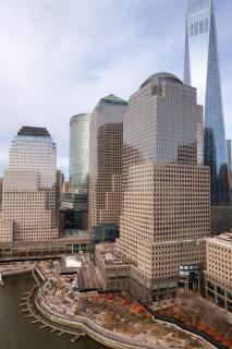 Skyline with Hudson Views Modern Battery Park Stay - 8