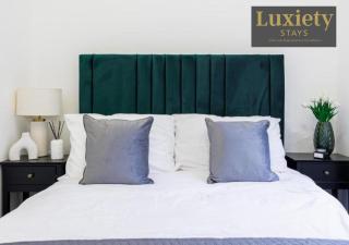 2 bed modern apartment by luxiety stays - 8