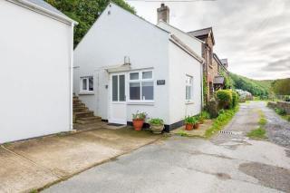 Riverside Bothy In Heart of Scenic Harbour Village - 2