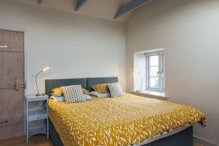 Converted Hay-loft with Stunning Countryside Views - 8