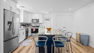 Newly Renovated 3br 2ba Rancher w Patio & Parking - 2