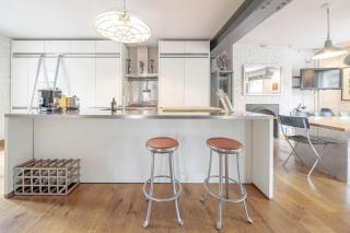 Experience London in amazing reconverted Gin house - 9